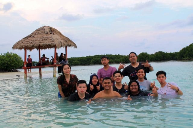 Berenang di Pulau Pari kepulauan seribu