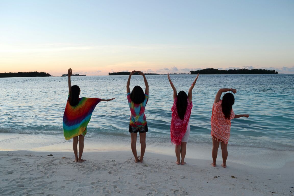 menikmati sunset di pulau bintang